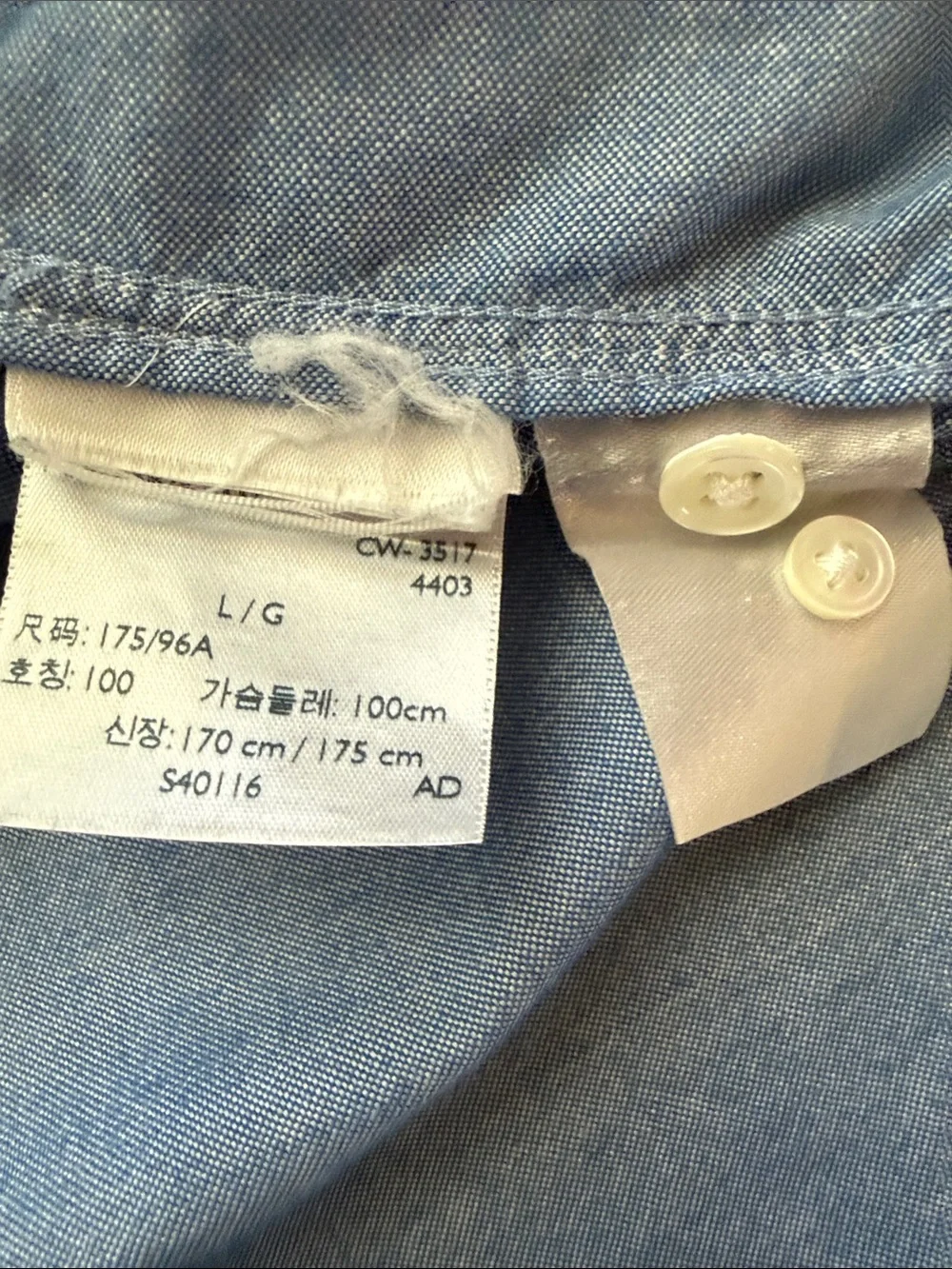 Levi's Men's Light Blue Oxford Button-Down Shirt